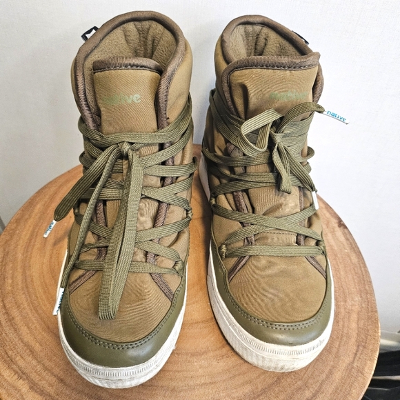 2/$25 Native sz6 Chamonix Winter Boots - Picture 3 of 12
